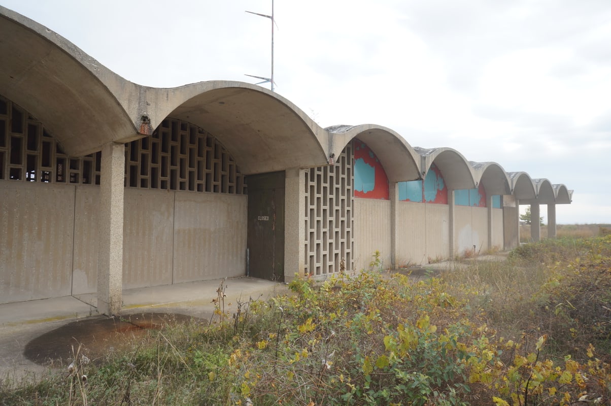 Abandoned bathhouse at Illinois Beach State Park