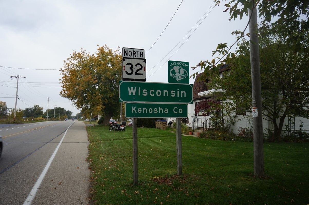 Wisconsin southern border looking north along Sheridan Road